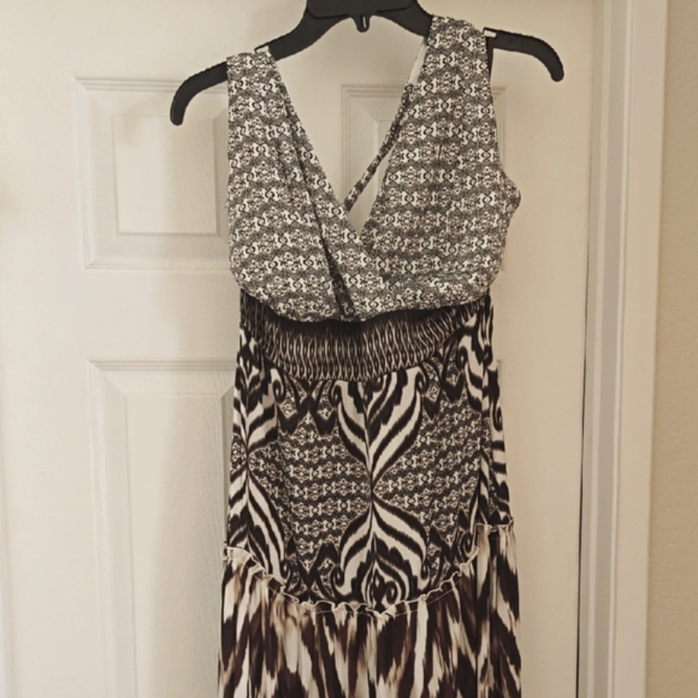 Stylish Black and White Patterned Dress by EVA Mendez New YORK & Company